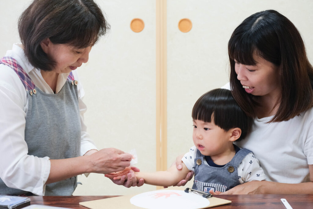 京都　ベビーマッサージ＆手形足形アート教室　te te'(テテ)　 (京都府長岡京市)　
